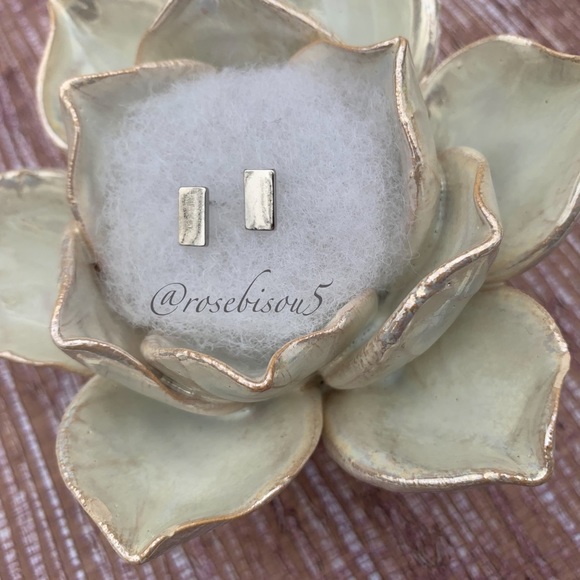 📏🆕Minimalist Silver Wide Bar Stud Earrings - Picture 4 of 8